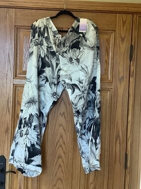 Summer Black & White Floral  Palazzo Pants with Pockets…XXL